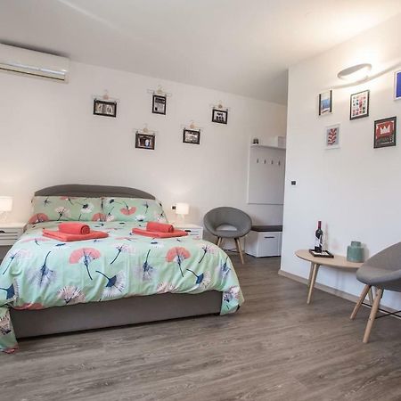 Caprice Studio Apartment Пореч Екстер'єр фото